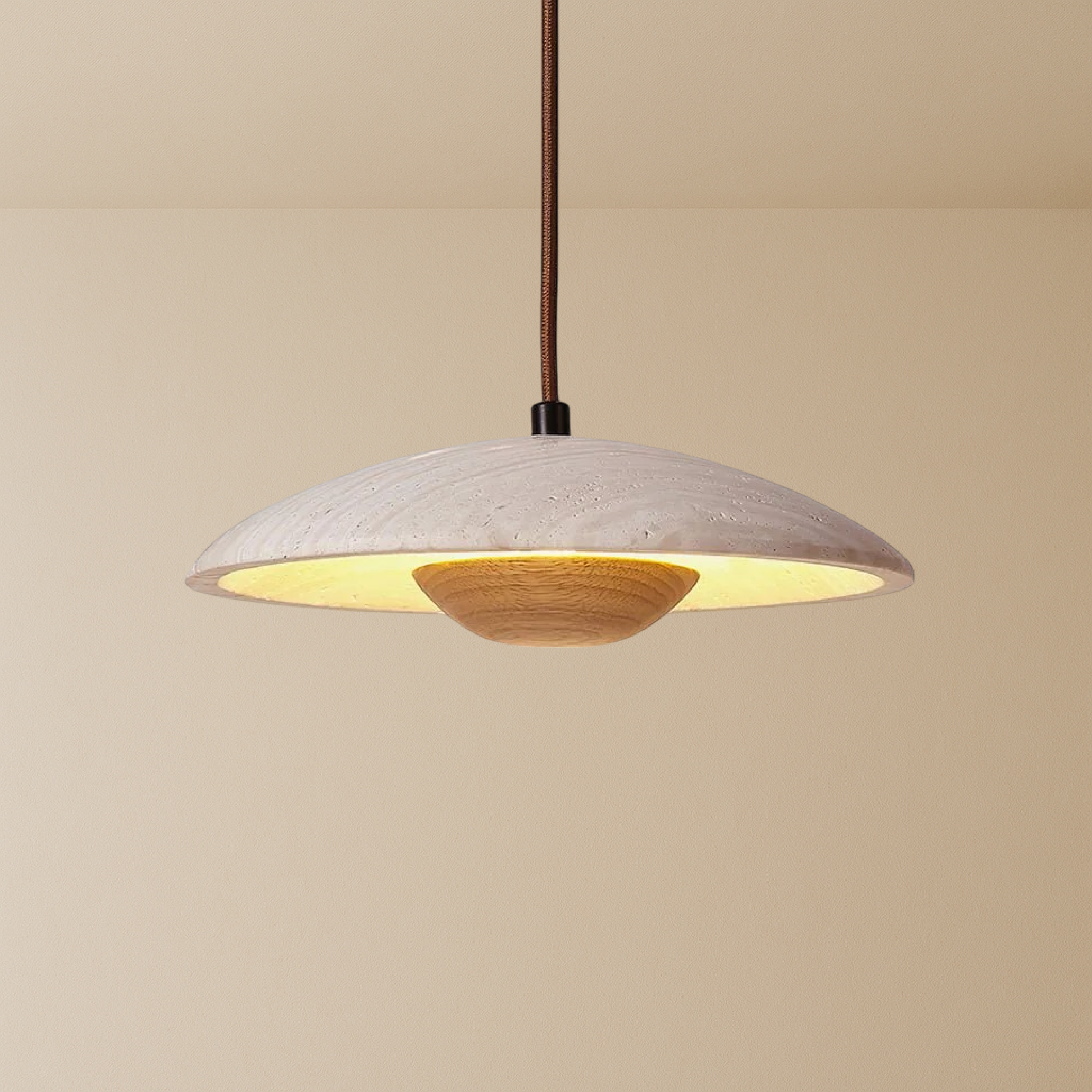 Minimalistyczna lampa wisząca z kamienną kopułą