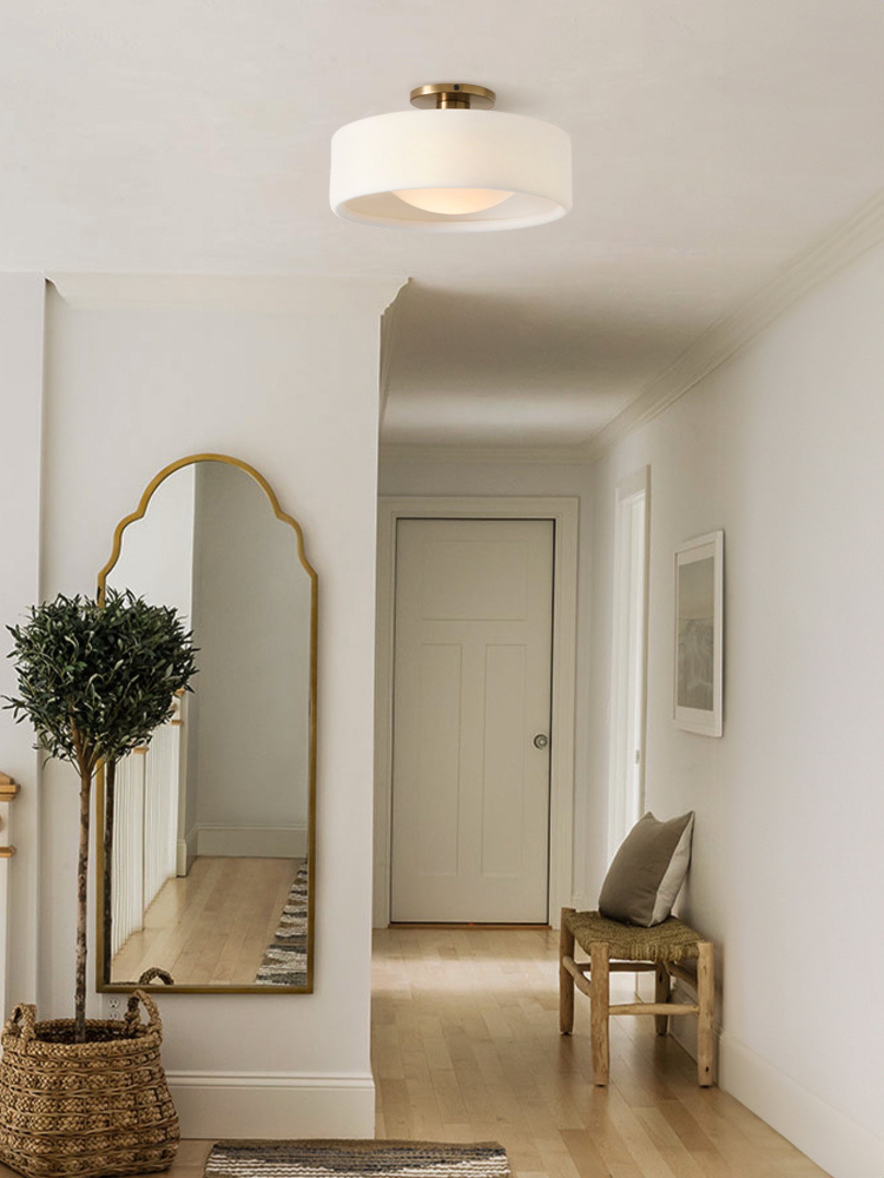 Nowoczesna porcelanowa lampa sufitowa montowana na płasko