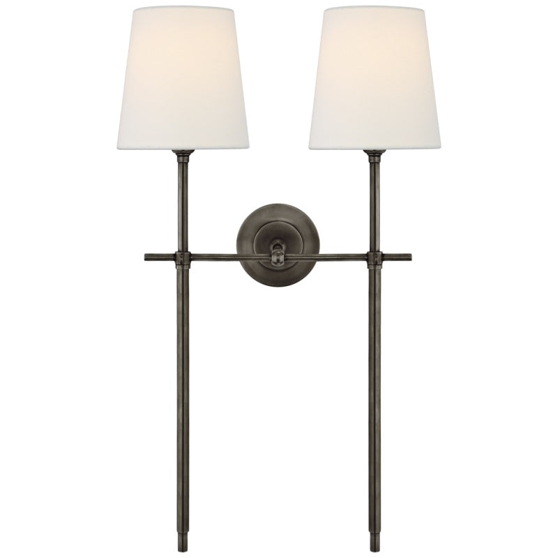 Lampa ścienna z tkaninowym kloszem i metalowym ramieniem
