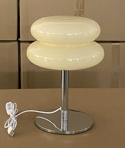 Nowoczesna rzeźbiarska lampa biurkowa w stylu retro