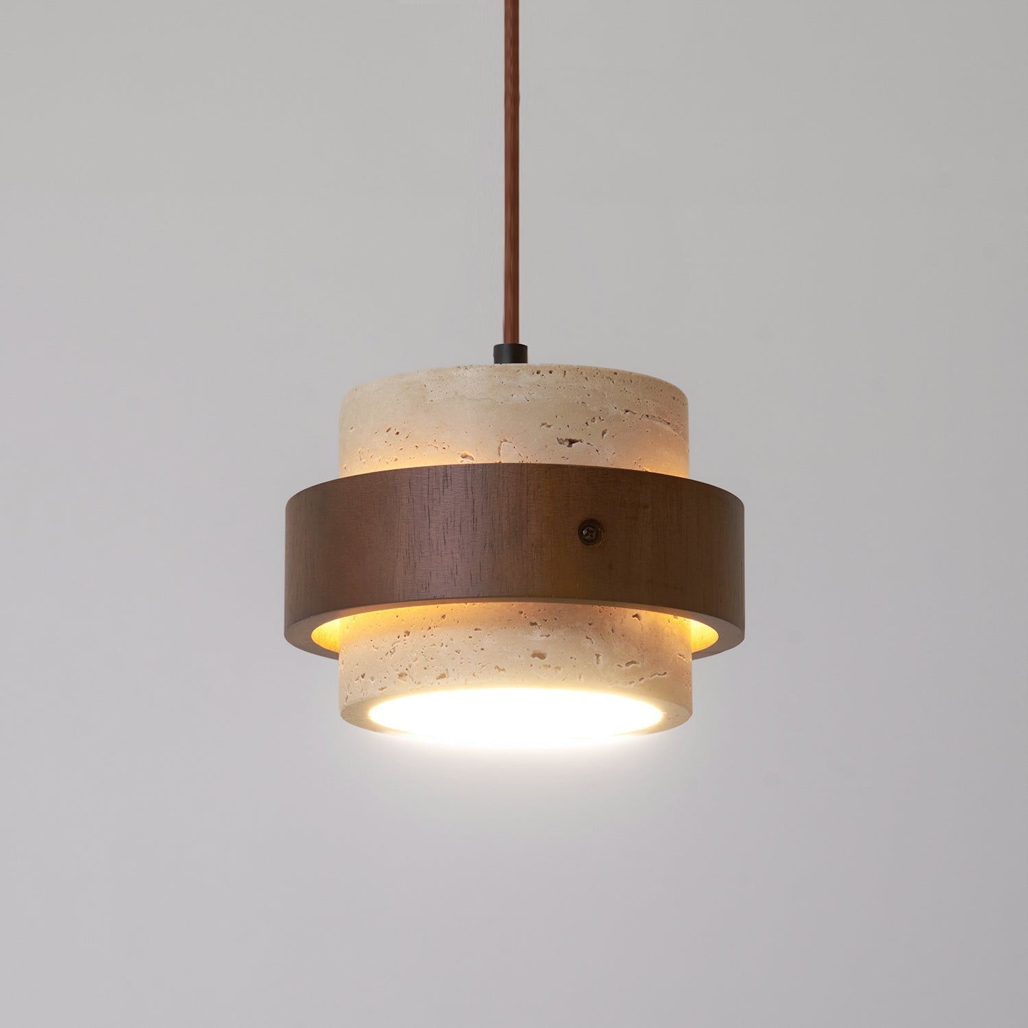 Lampa wisząca z trawertynu i drewna