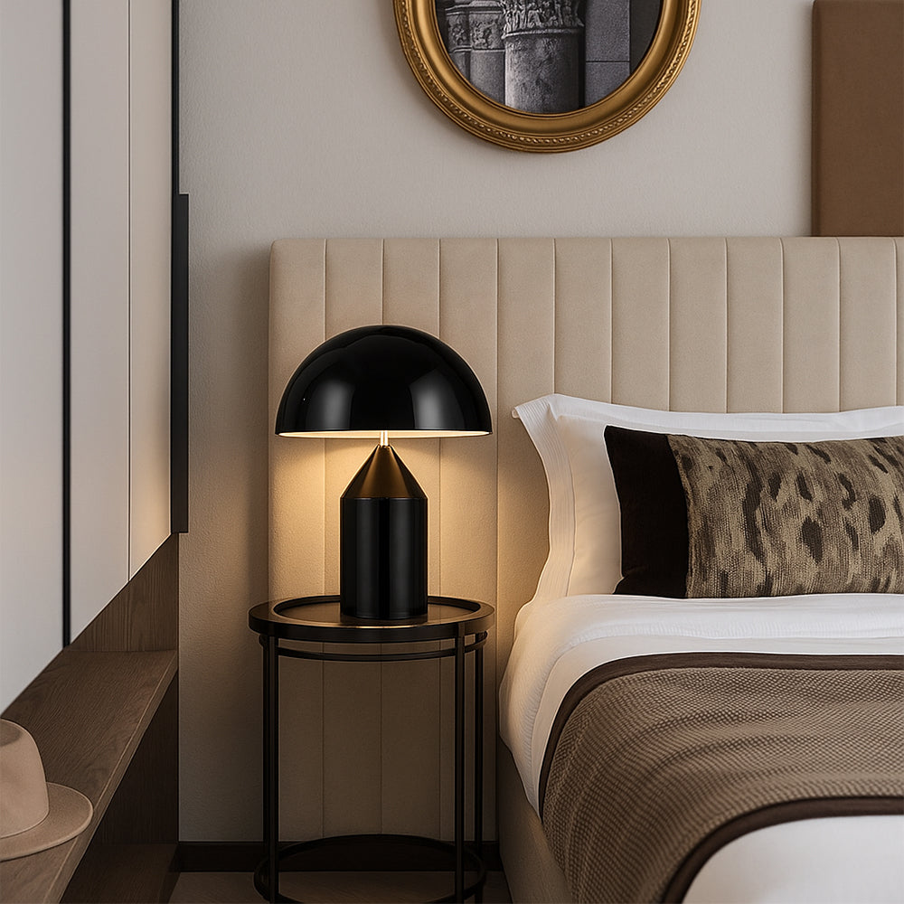 Nowoczesna metalowa lampa stołowa