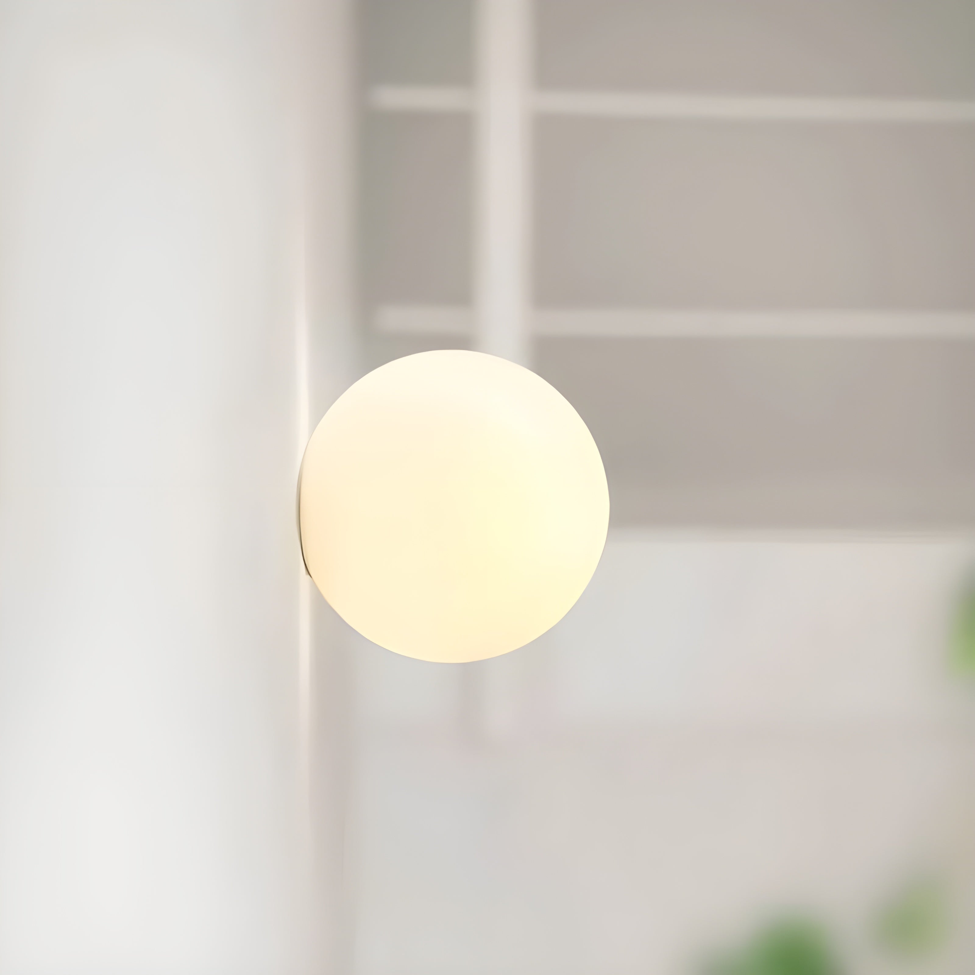 Nowoczesna lampa ścienna ze szkła matowego