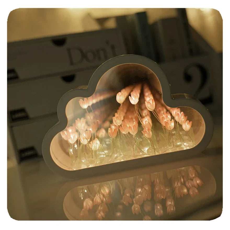 Estetyczna lampa stołowa z lustrem i tulipanami