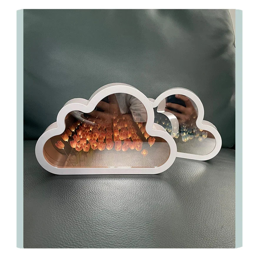 Estetyczna lampa stołowa z lustrem i tulipanami