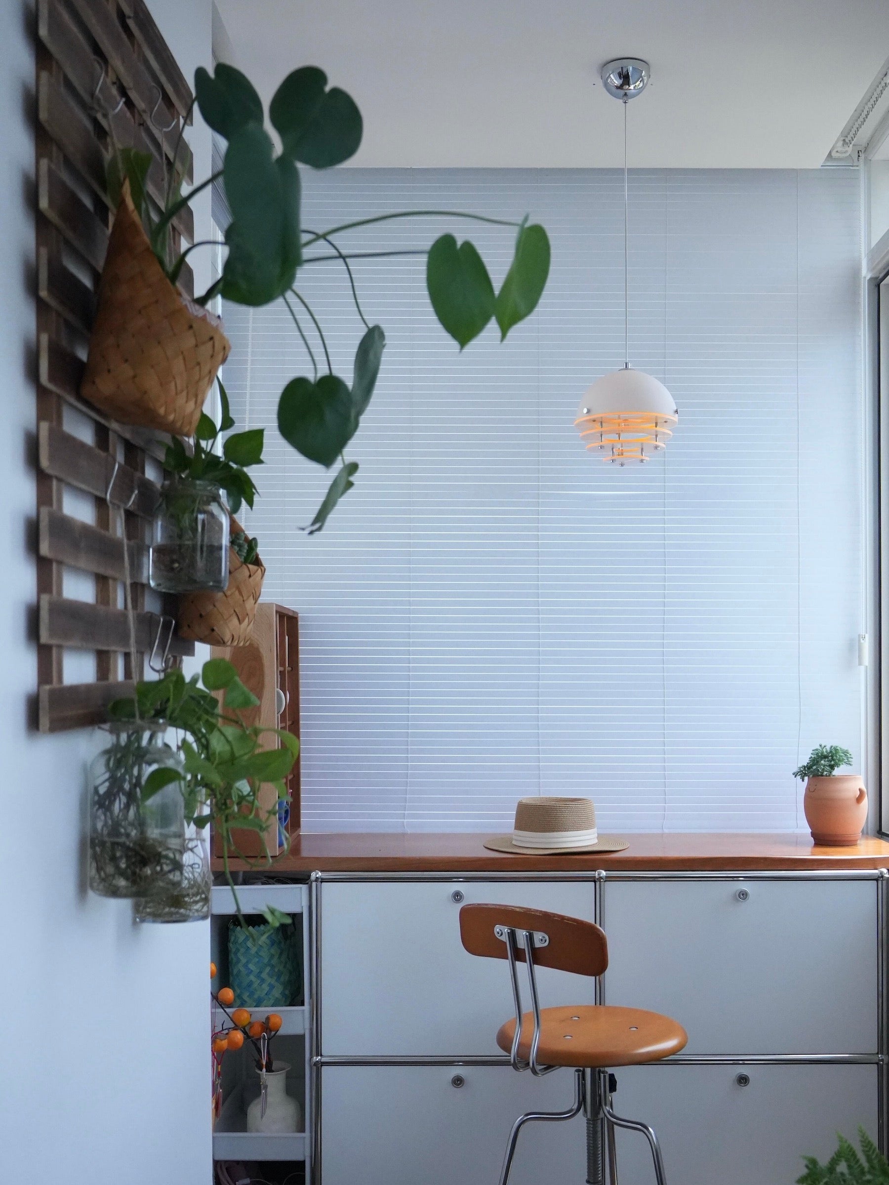 Minimalistyczna lampa wisząca Sunset Bauhaus