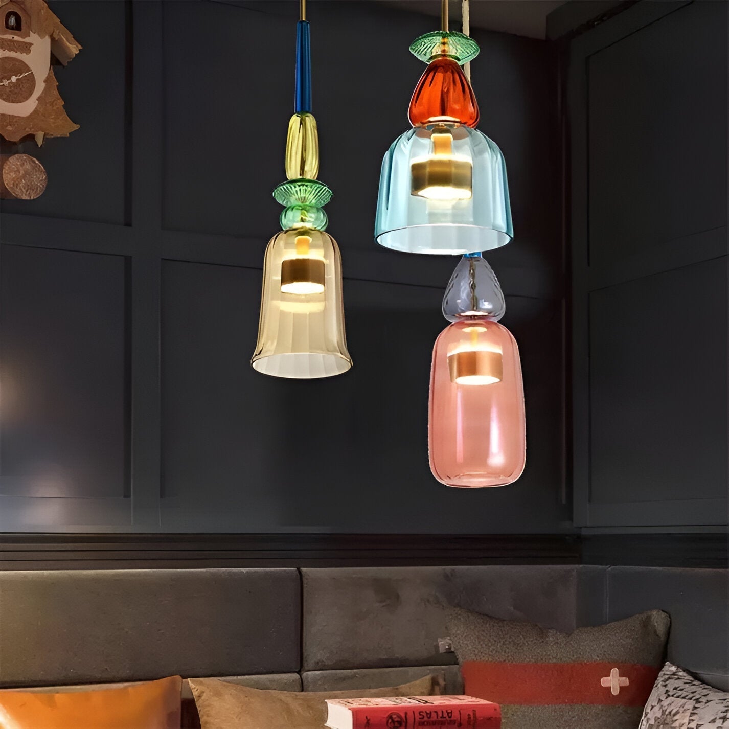 Lampa wisząca z kolorowego szkła z kloszem w kształcie dzwonka