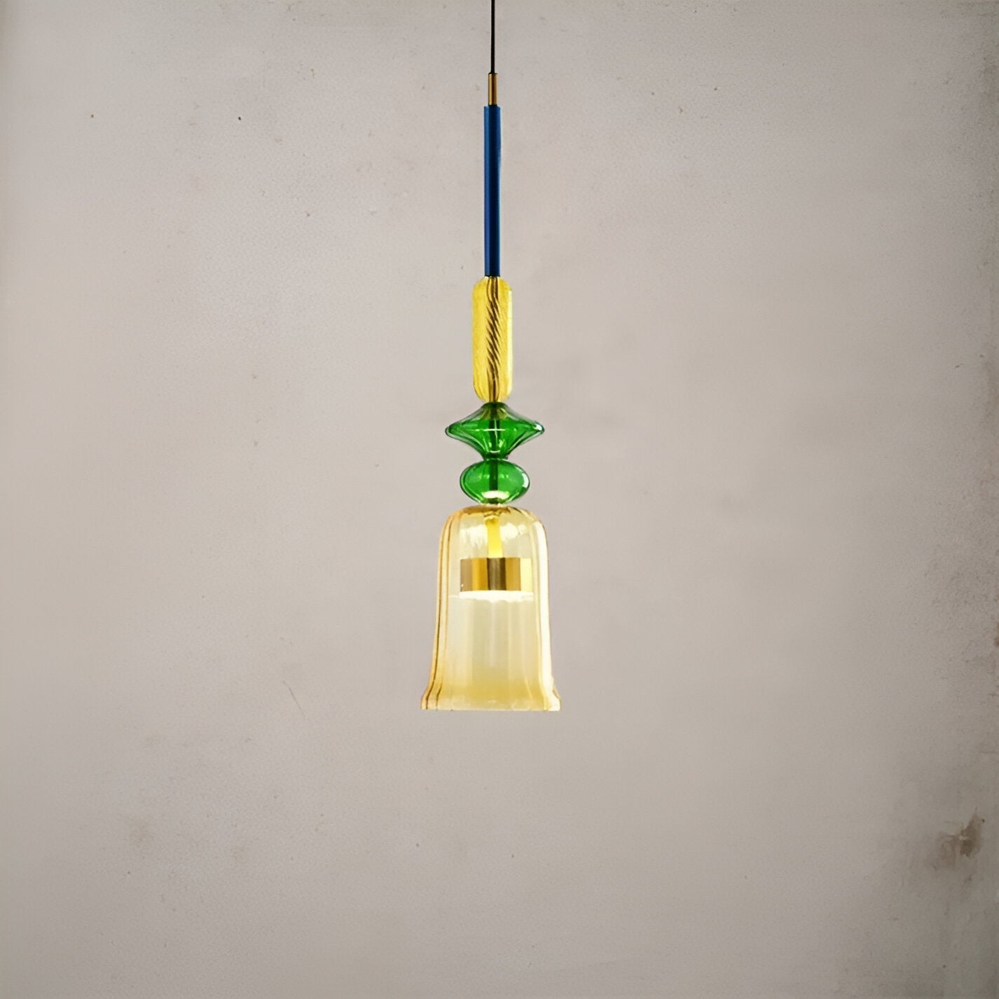 Lampa wisząca z kolorowego szkła z kloszem w kształcie dzwonka