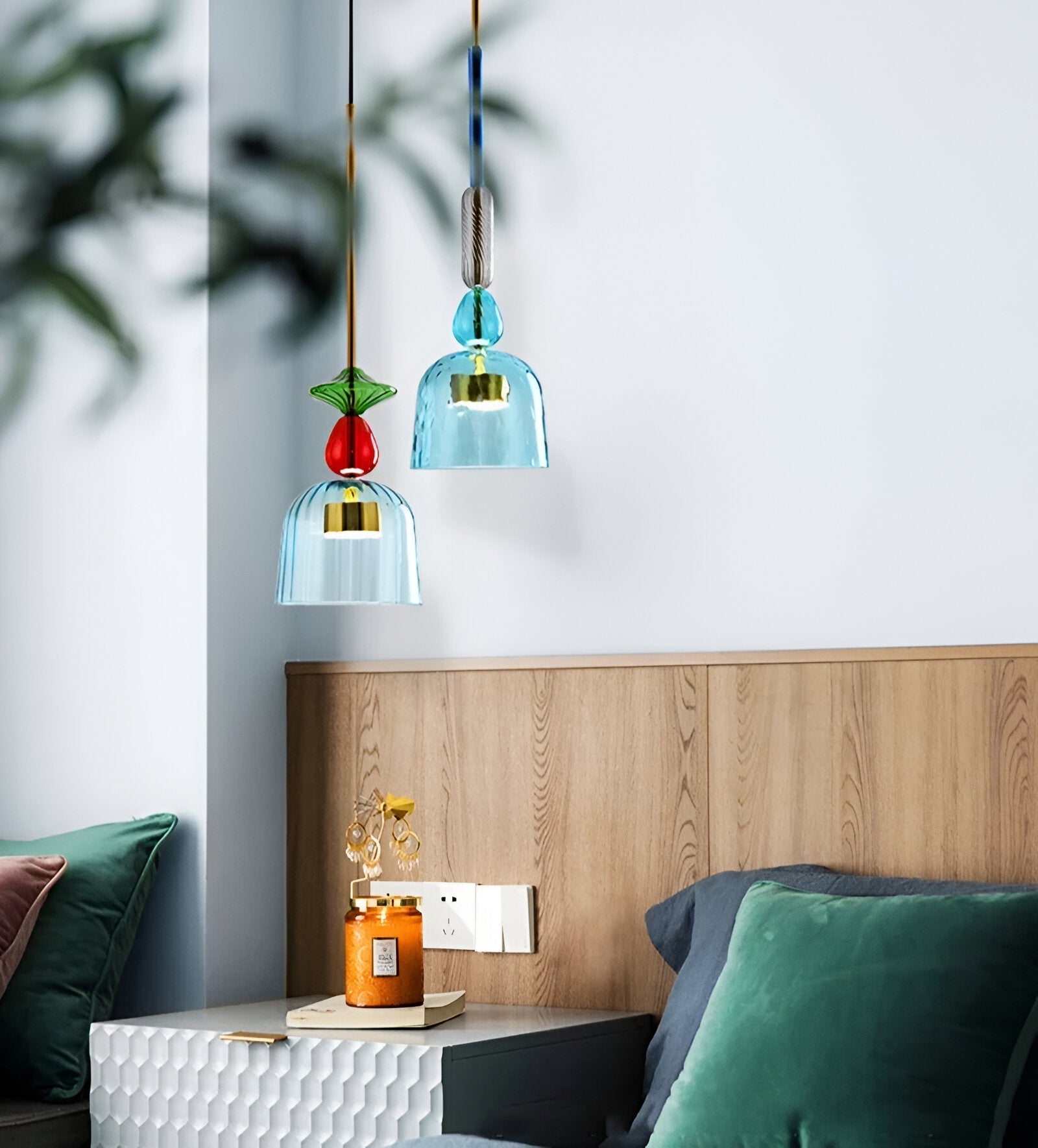 Lampa wisząca z kolorowego szkła z kloszem w kształcie dzwonka