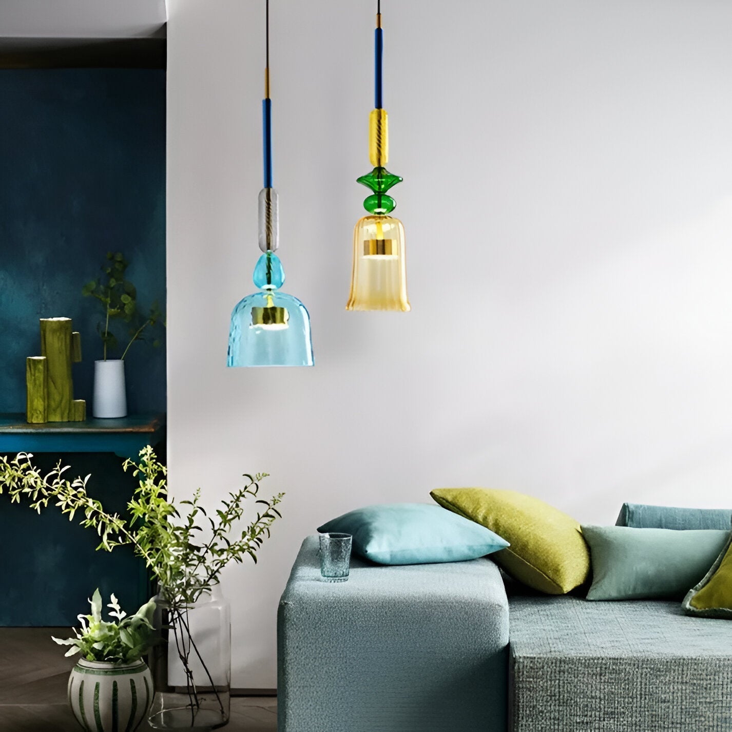 Lampa wisząca z kolorowego szkła z kloszem w kształcie dzwonka