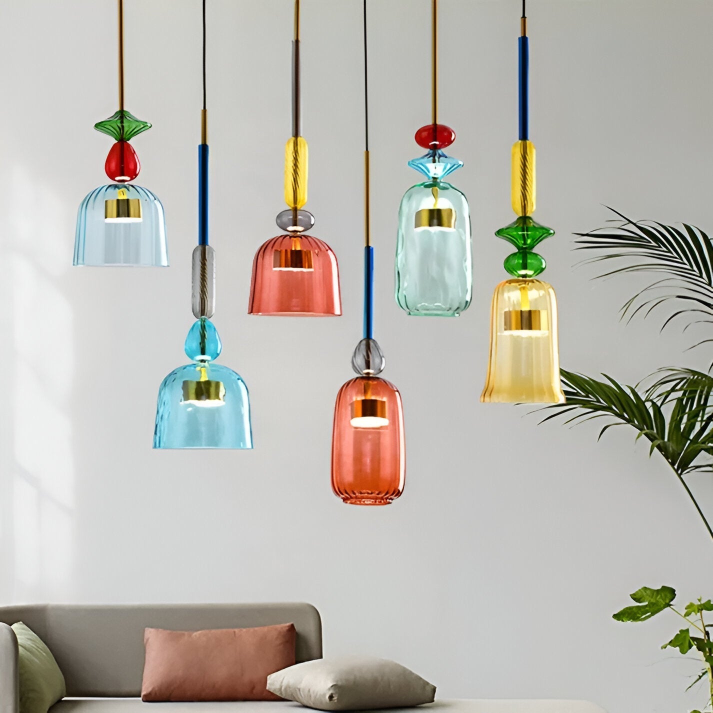 Lampa wisząca z kolorowego szkła z kloszem w kształcie dzwonka