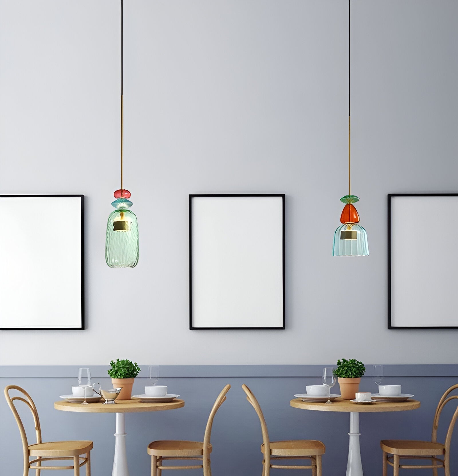 Lampa wisząca z kolorowego szkła z kloszem w kształcie dzwonka