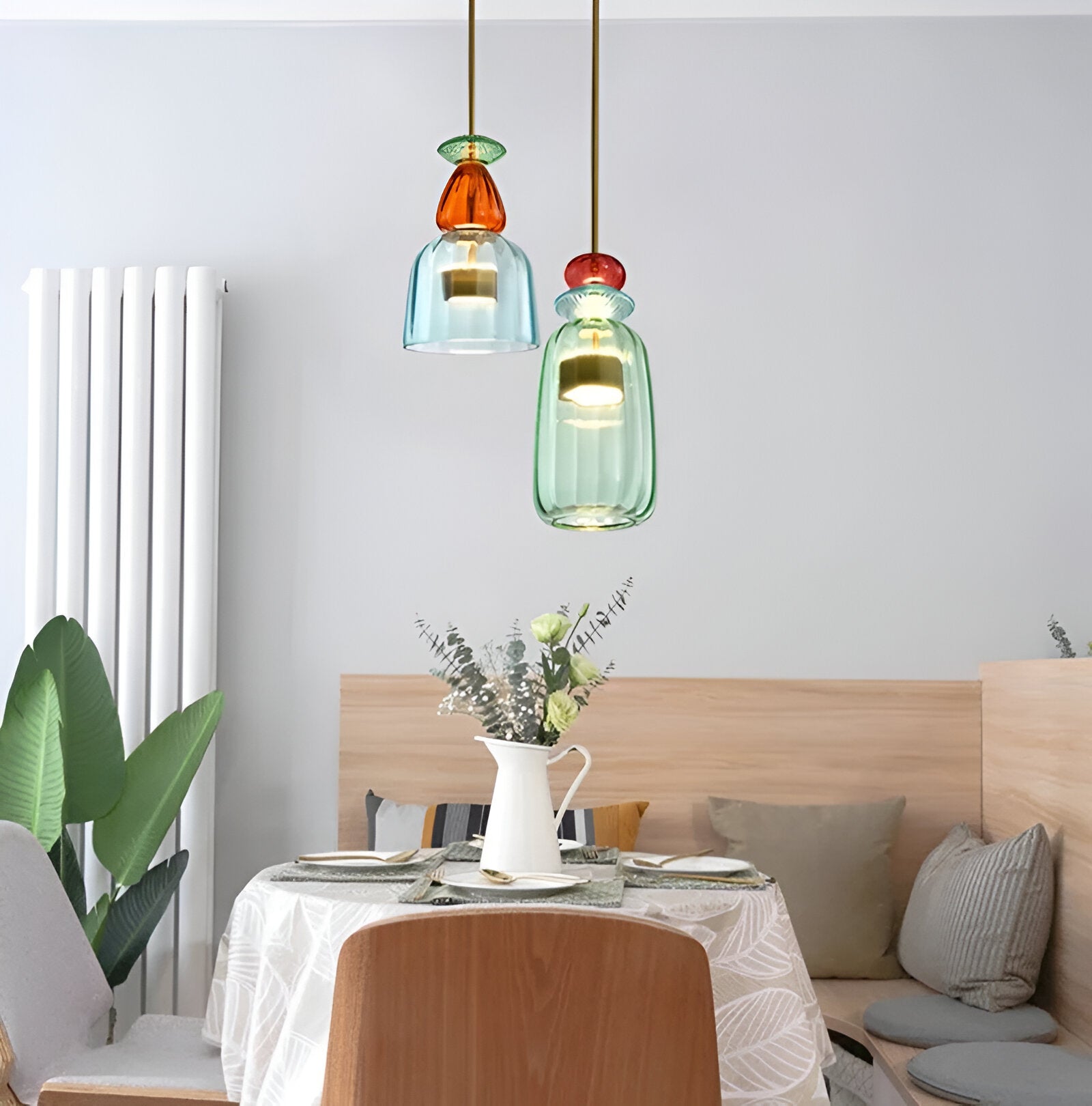 Lampa wisząca z kolorowego szkła z kloszem w kształcie dzwonka