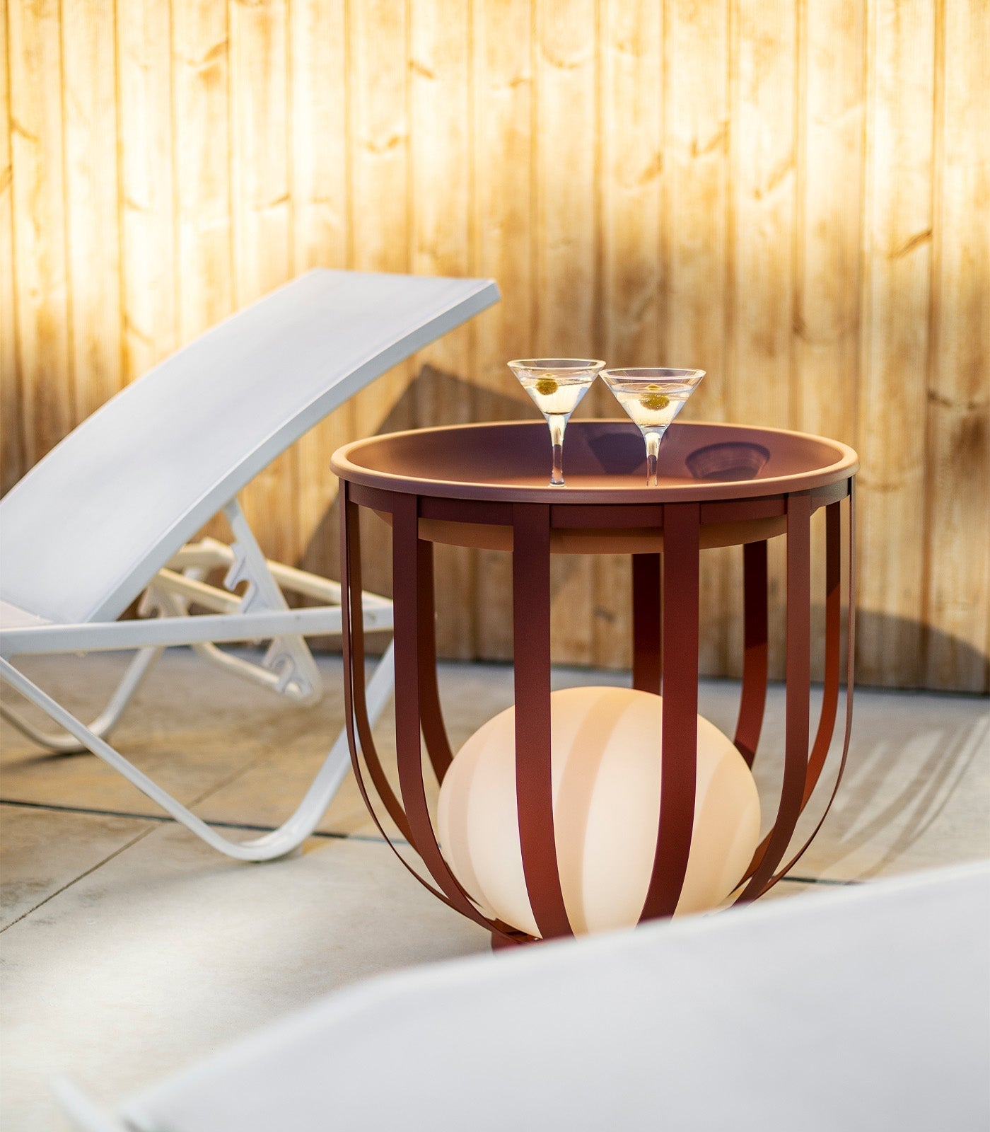 Outdoor floor lamp with cylindrical frame and tabletop