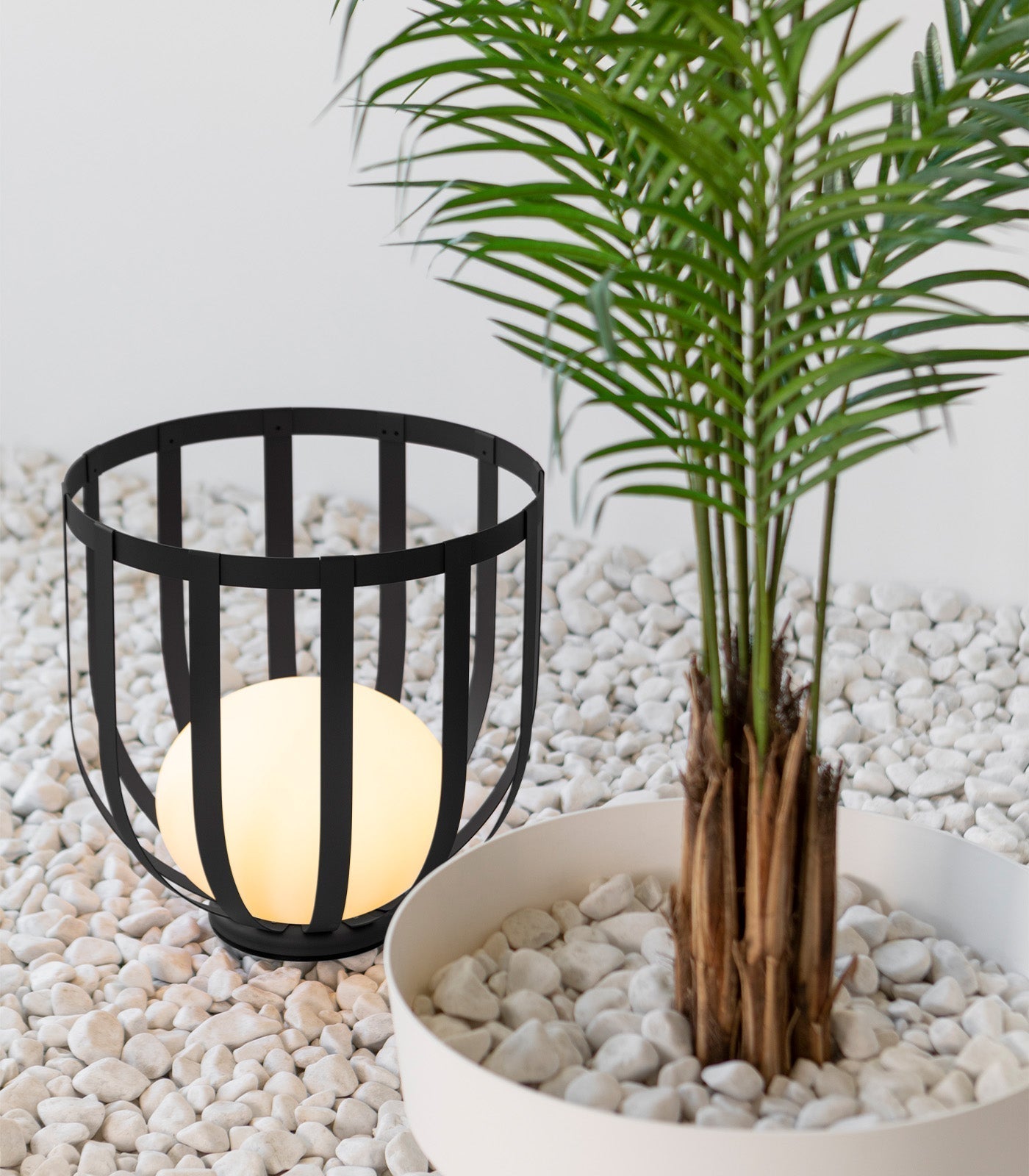 Outdoor floor lamp with cylindrical frame and tabletop