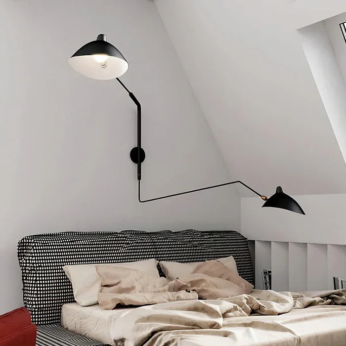 Lampa ścienna z regulowanym podwójnym ramieniem
