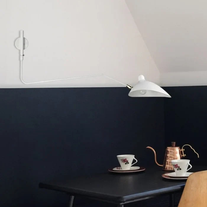 Lampa ścienna z regulowanym podwójnym ramieniem