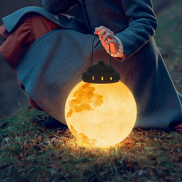 Zewnętrzne solarne lampy wiszące ze świecącymi kulami