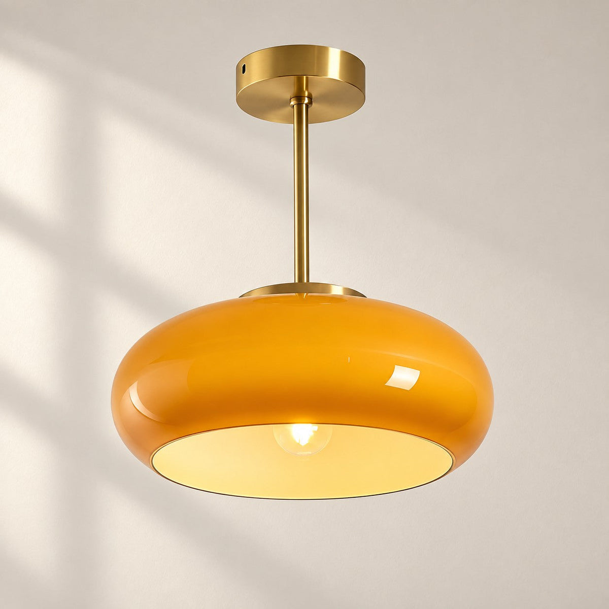 Plafonnier rond en verre inspiré du style Bauhaus