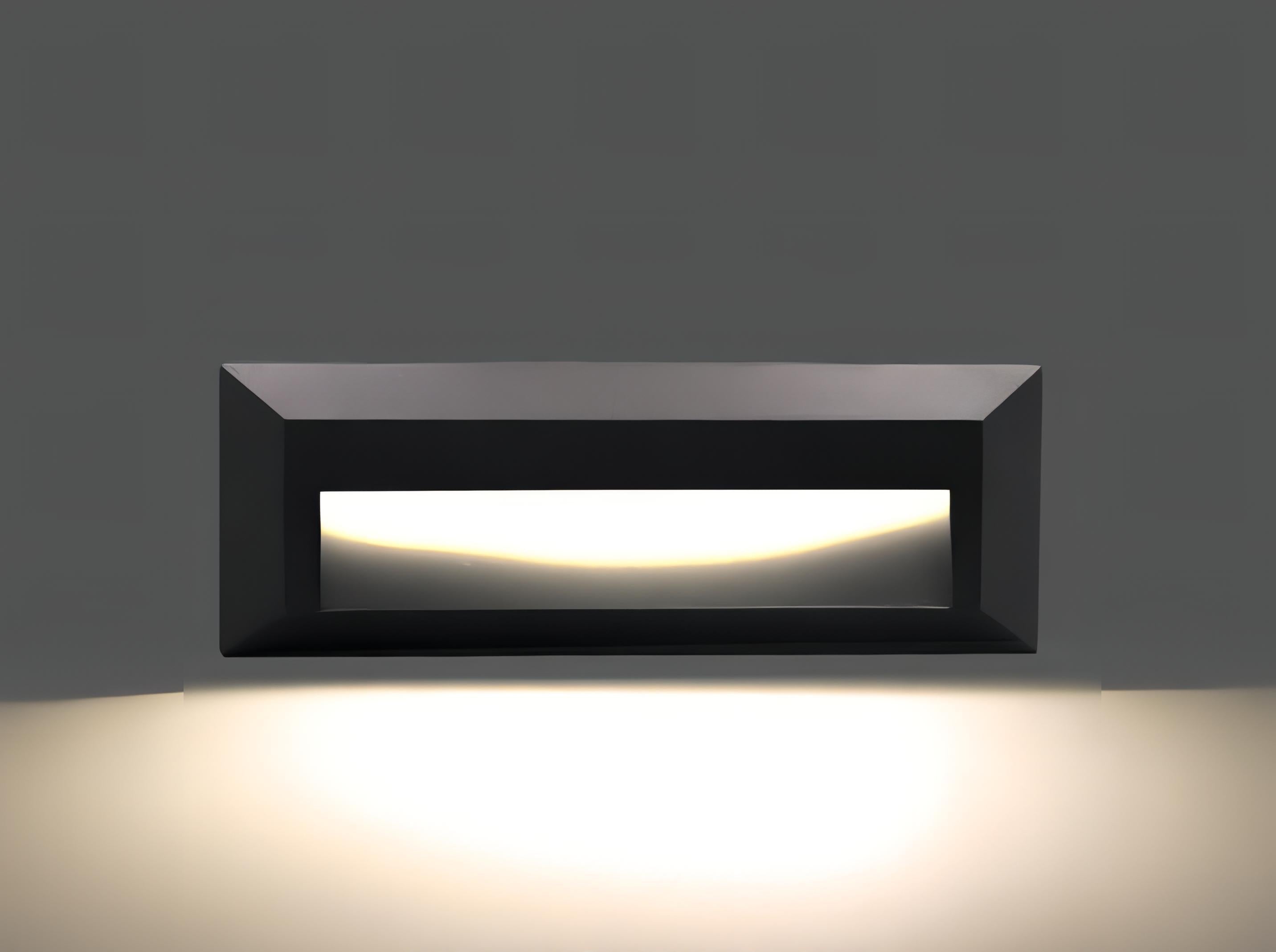 Prostokątna lampa LED do schodów zewnętrznych montowana w ścianie