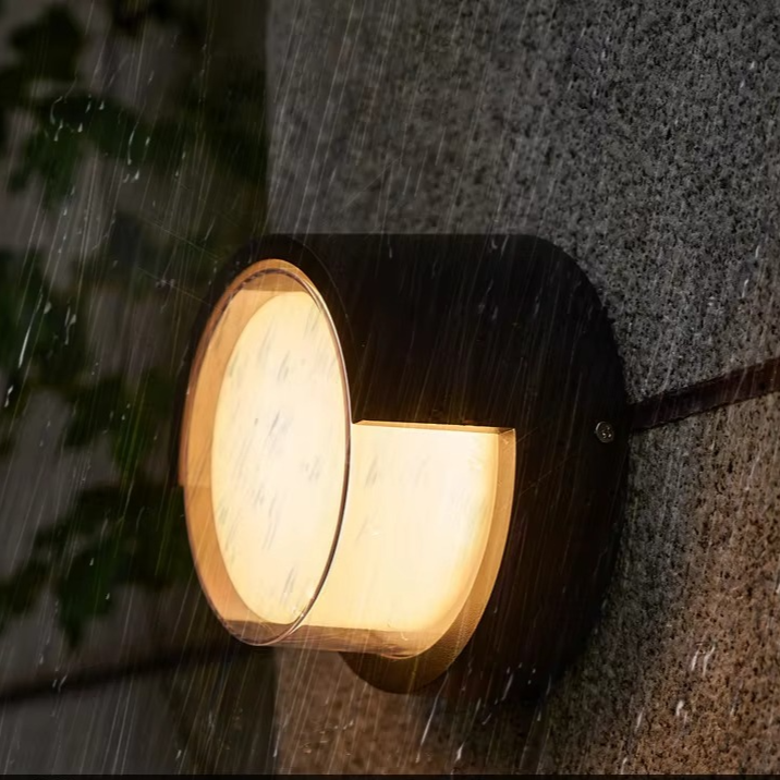 Zewnętrzna lampa ścienna LED z czujnikiem ruchu