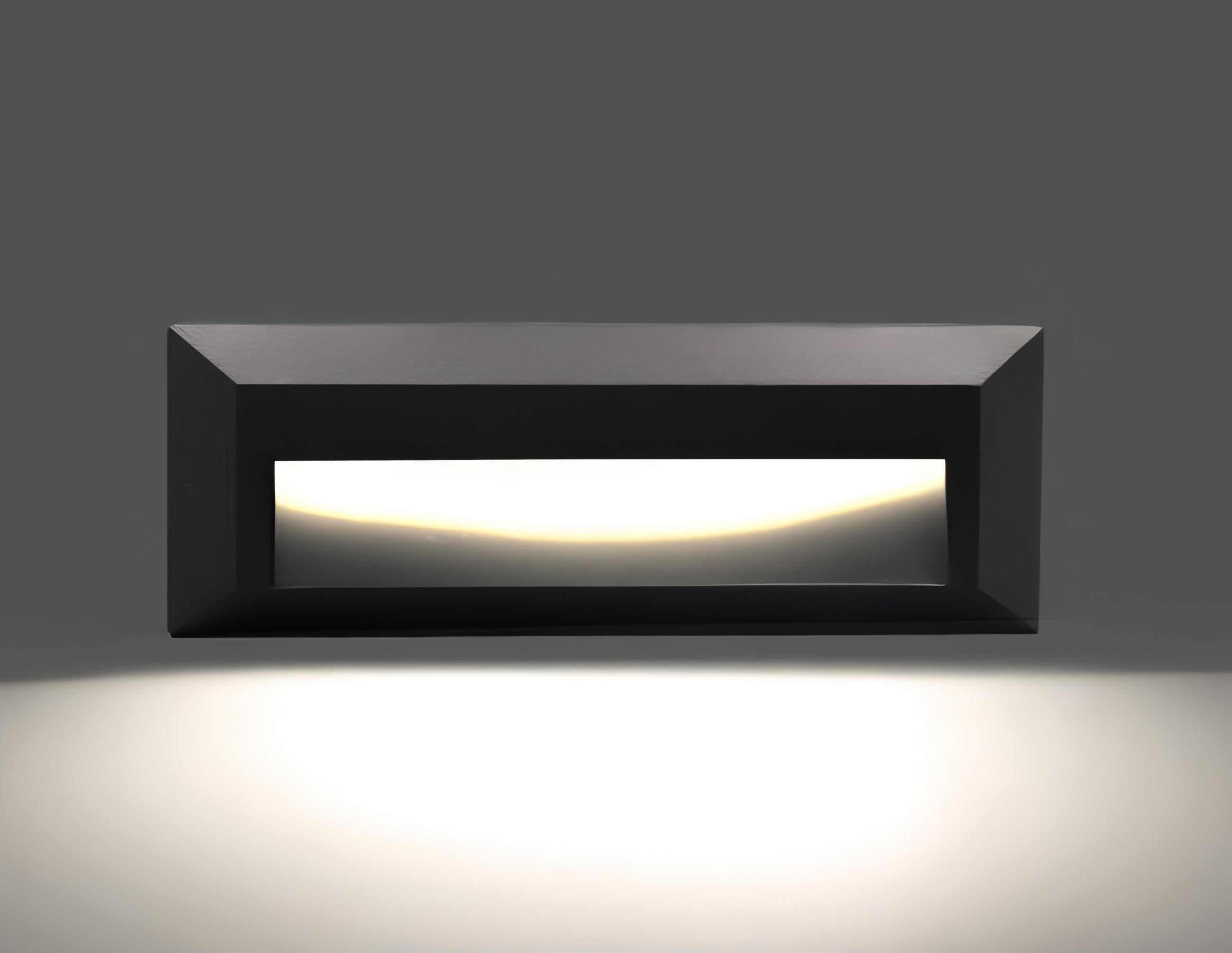 Prostokątna lampa LED do schodów zewnętrznych montowana w ścianie