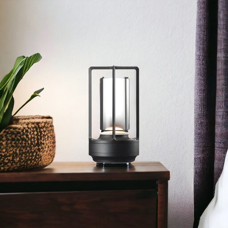 Nowoczesna akumulatorowa metalowa lampa biurkowa i stołowa w stylu nordyckim