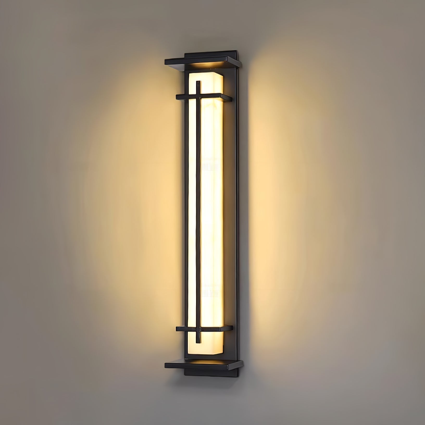 Zewnętrzna lampa ścienna z pionowym prostokątnym panelem
