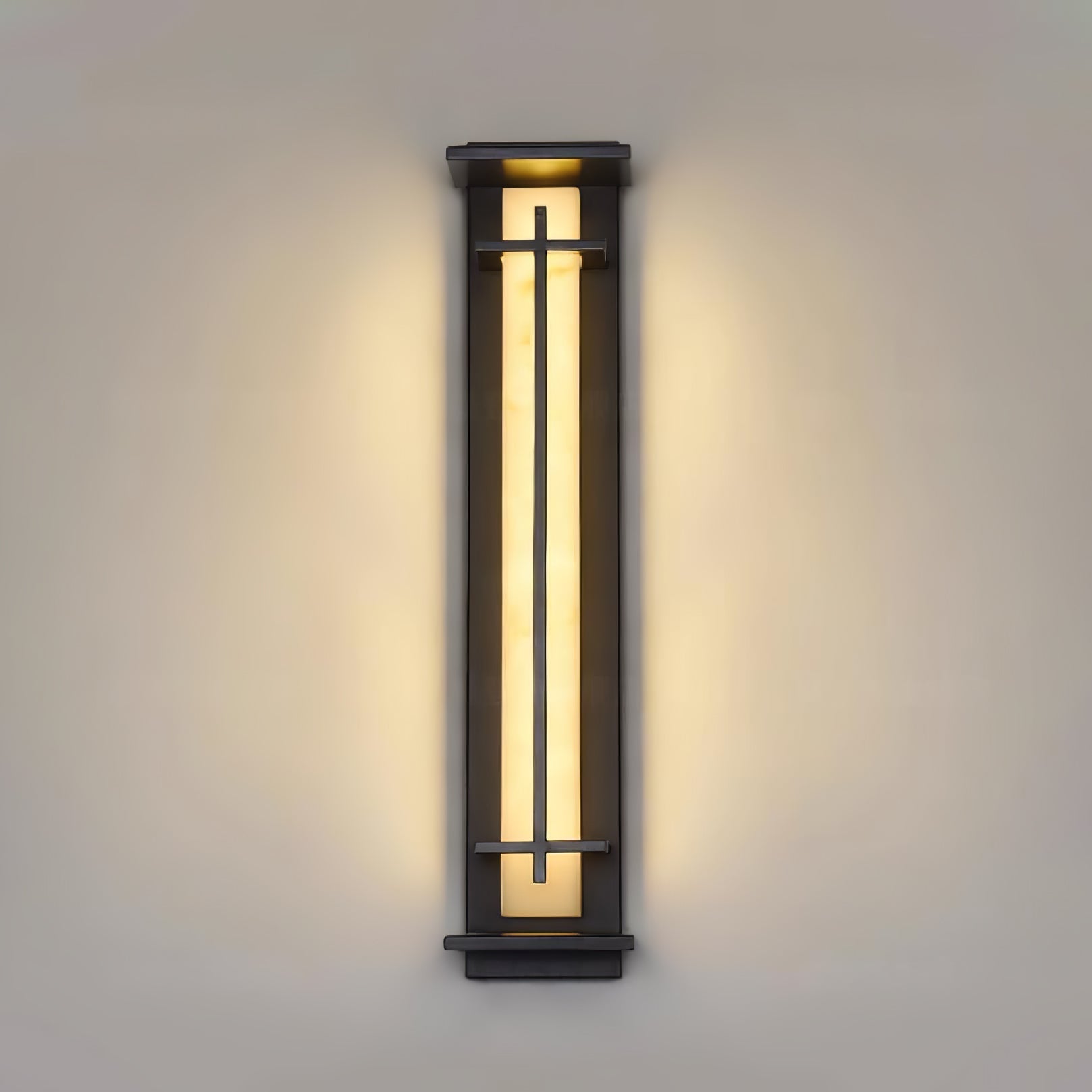 Zewnętrzna lampa ścienna z pionowym prostokątnym panelem