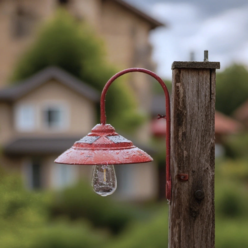 Zewnętrzna lampa ścienna z zakrzywionym ramieniem i kloszem