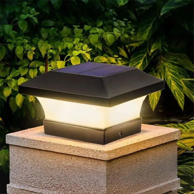 Zewnętrzna lampa słupkowa z kwadratowym daszkiem i pasem światła