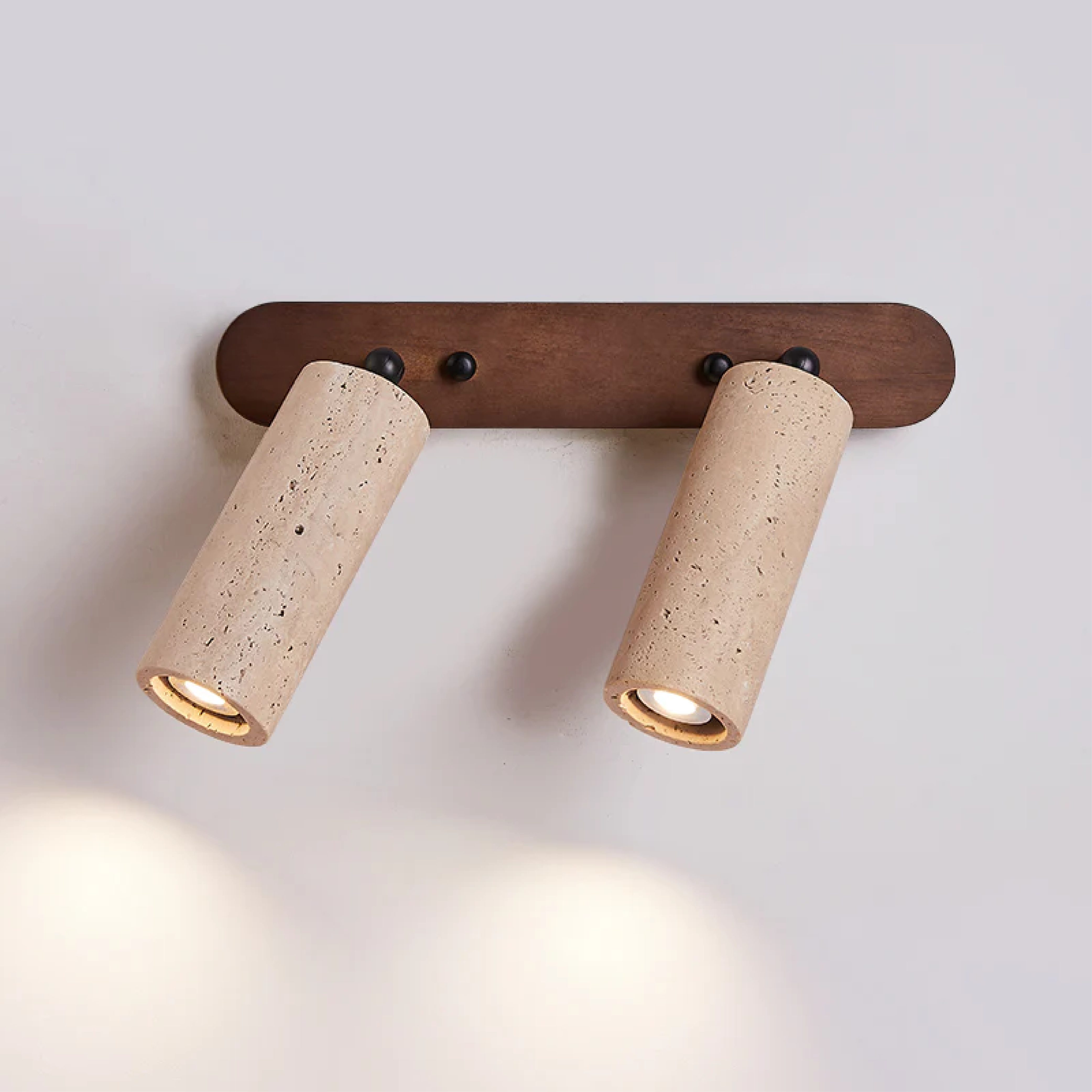 Nowoczesna obrotowa lampa ścienna z trawertynu