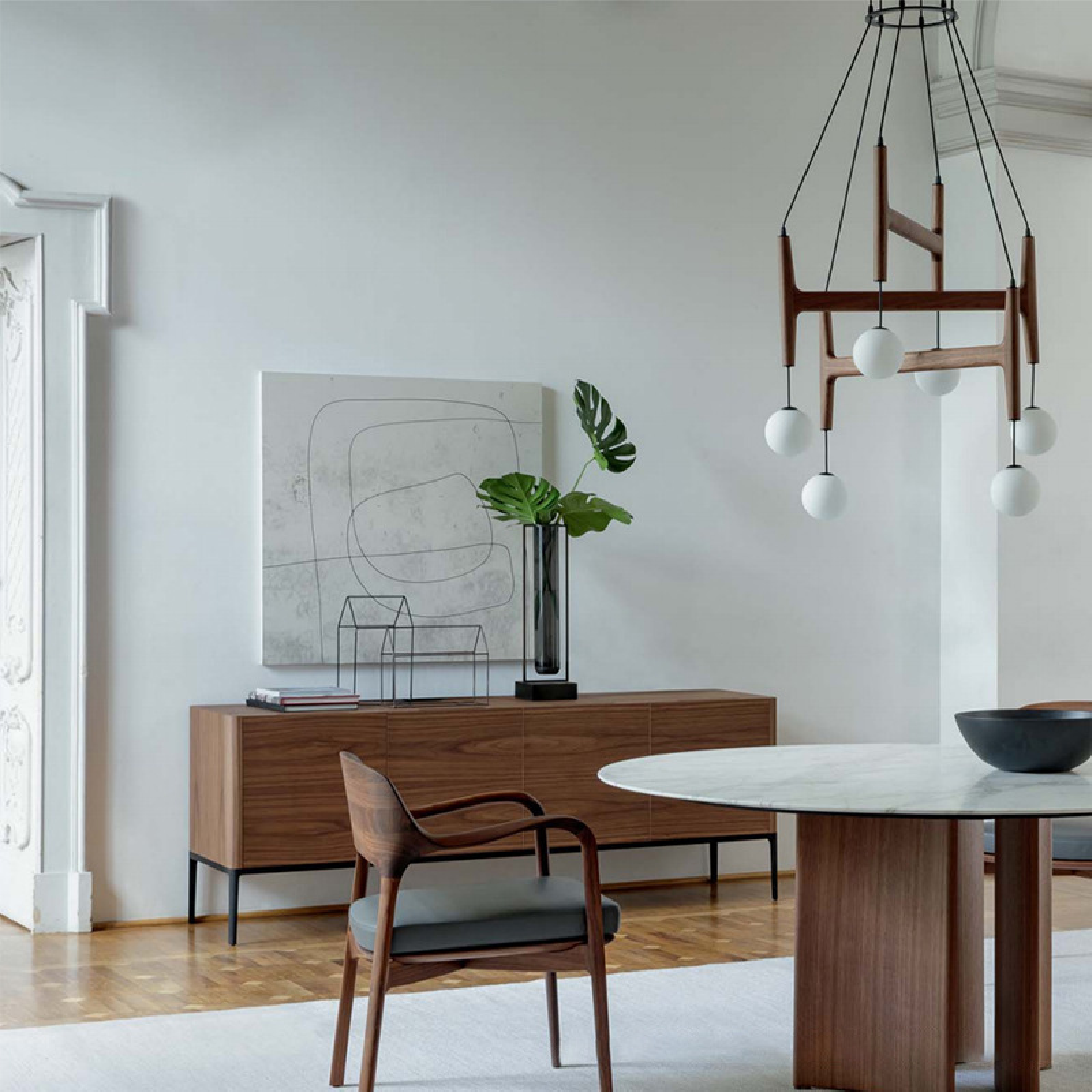 Klasyczny rzeźbiarski żyrandol