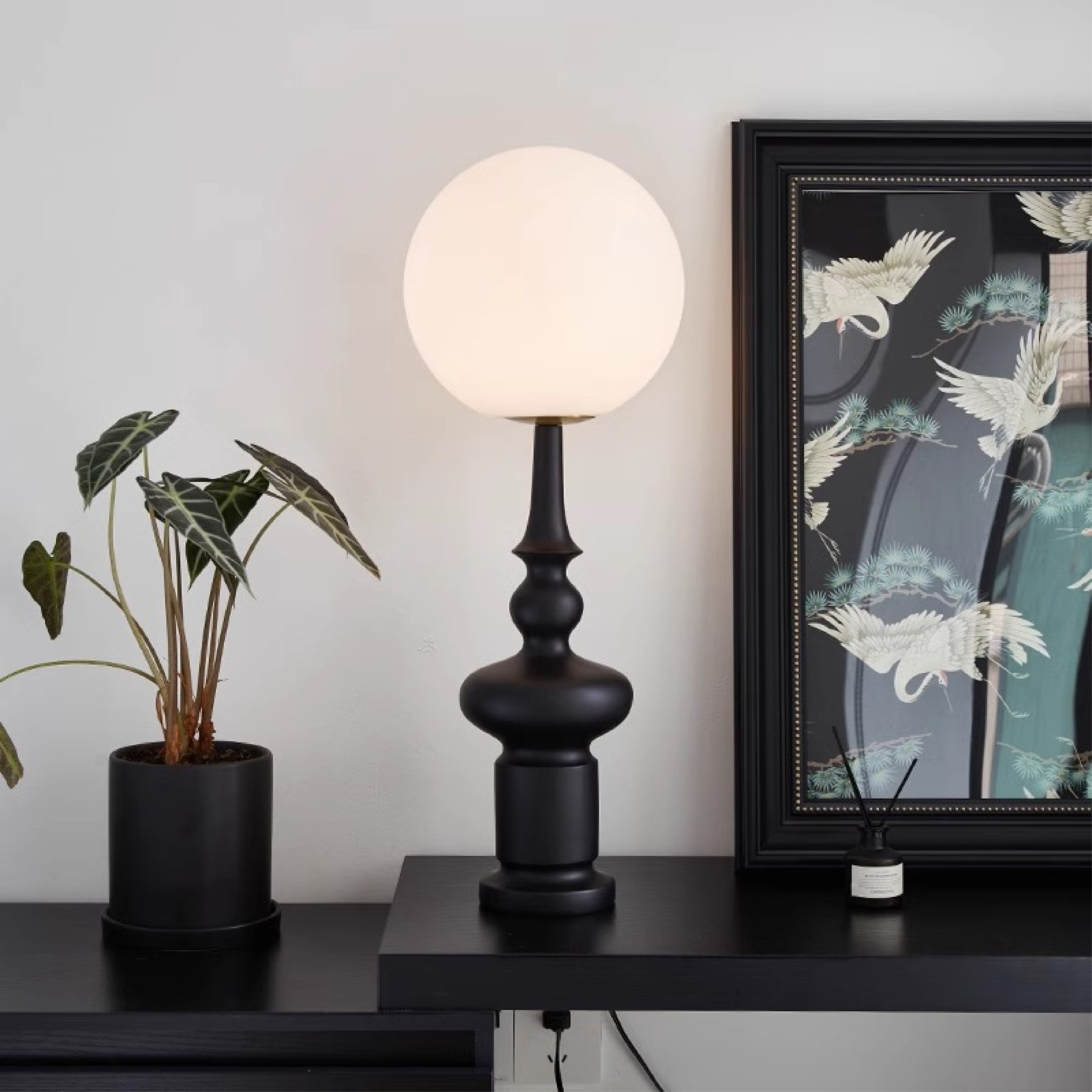 Nowoczesna czarna lampa podłogowa Bauhaus