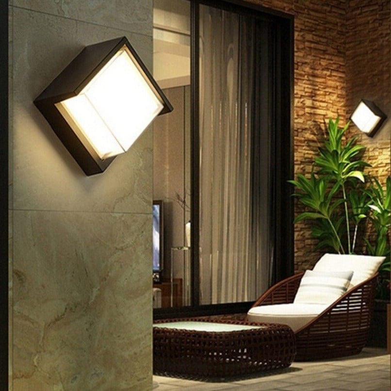 Zewnętrzna lampa ścienna LED z czujnikiem ruchu