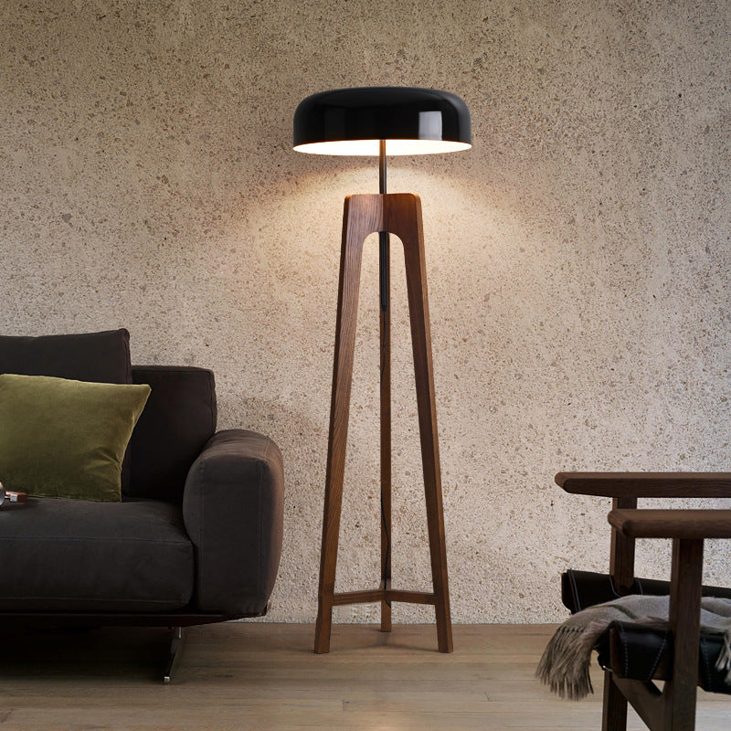 Nordic Sleek lampa podłogowa na trójnogu