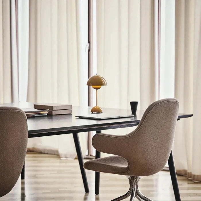 Skandynawski minimalistyczny design Bezprzewodowa lampa stołowa