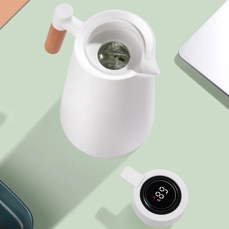 Pouring jug with digital temperature display and handle