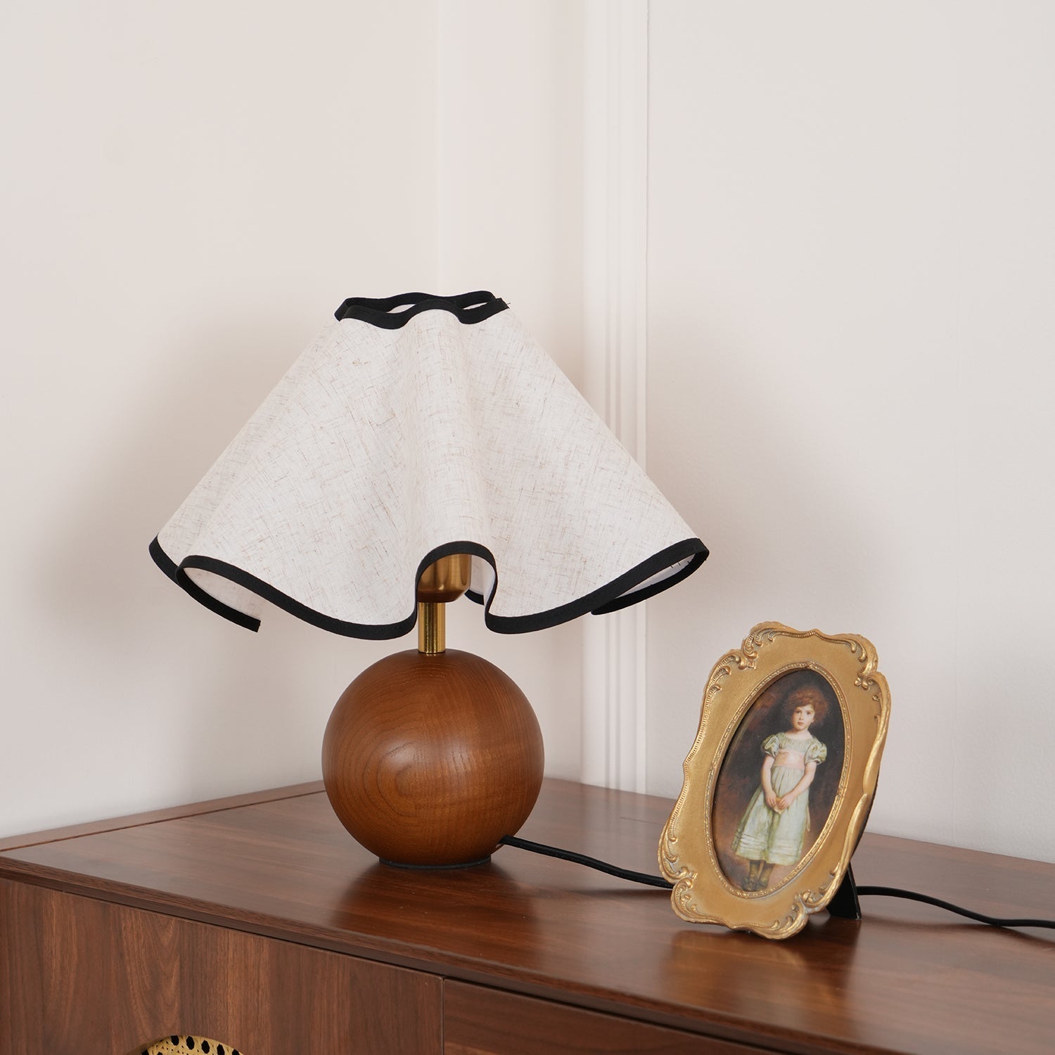 Lampa stołowa Solivian Wave o ciepłym świetle