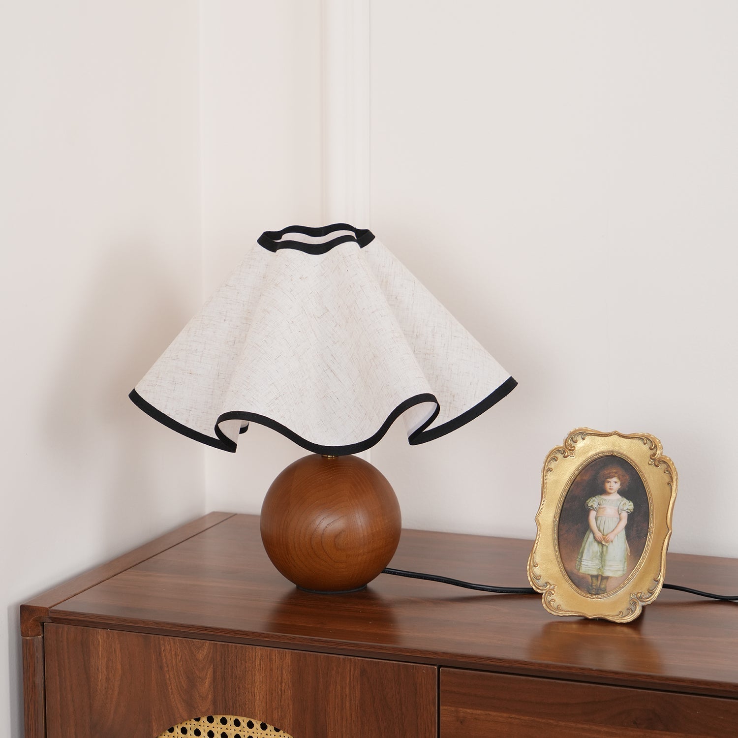 Lampa stołowa Solivian Wave o ciepłym świetle