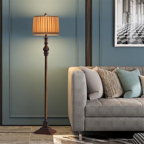 Vloerlamp met geplooide kap en gedraaide stam