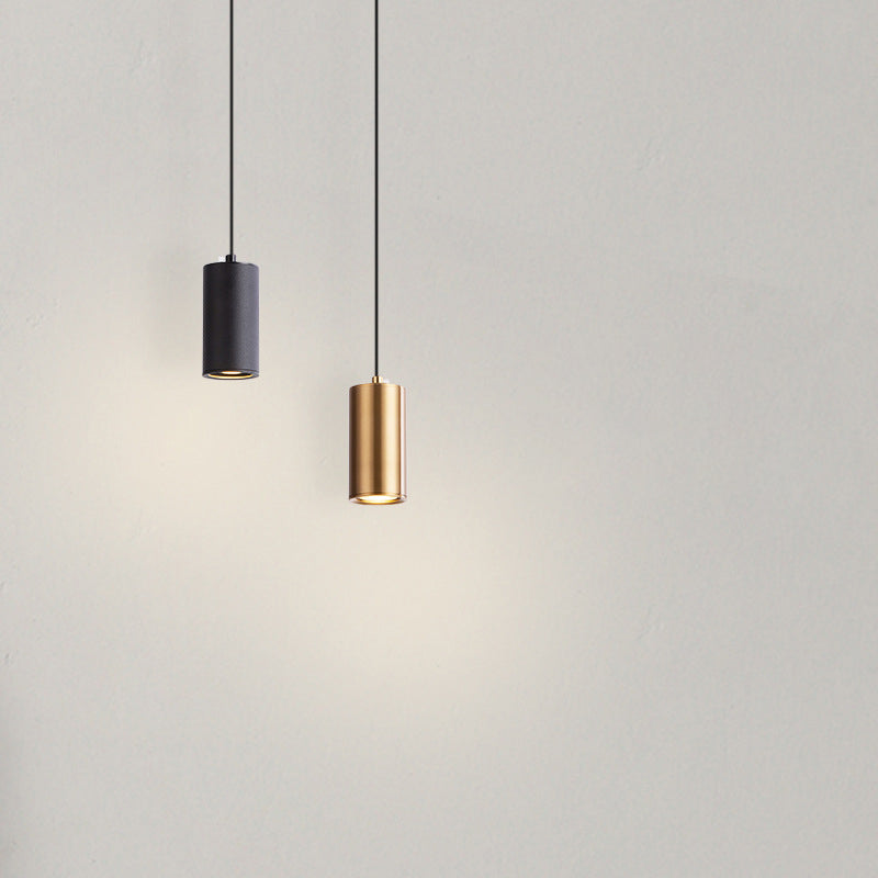 Minimalistyczna wisząca lampa kolumnowa w stylu nordyckim