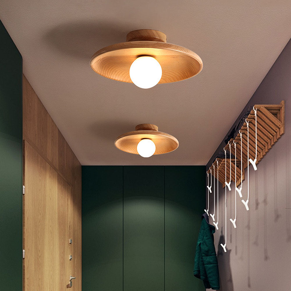 Nowoczesna lampa sufitowa z metalowym talerzem