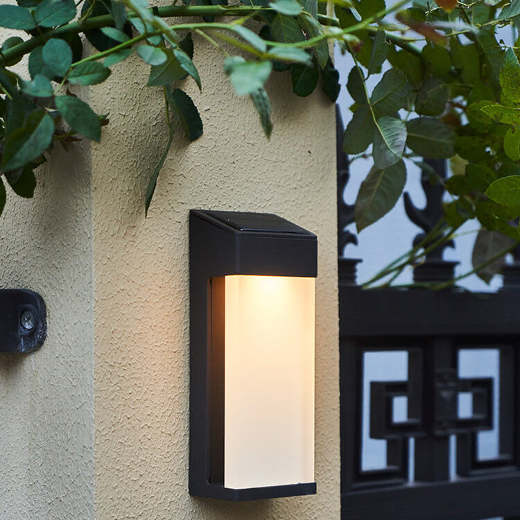 Zonne-energie wandlamp met industrieel glas uiterlijk