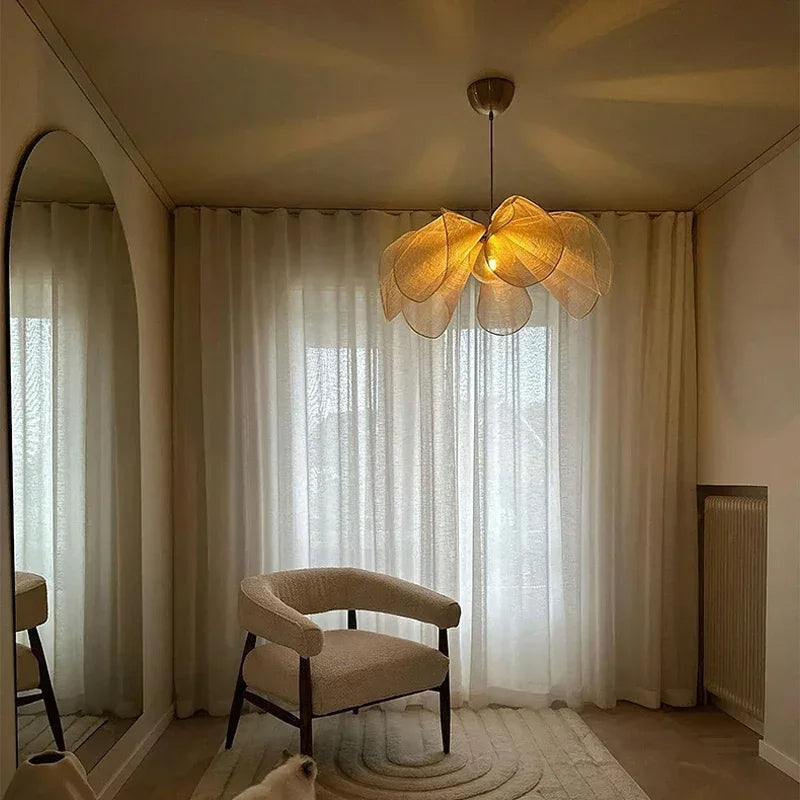 Vintage’owa lampa wisząca z materiałowym kloszem w kształcie płatków