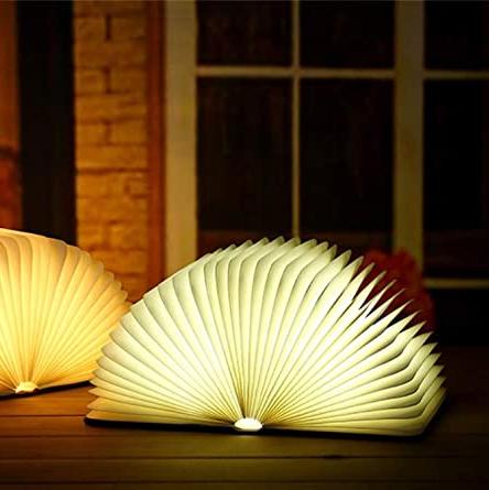 Lampa stołowa w kształcie książki z rozkładanymi stronami