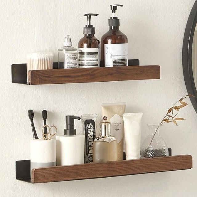 Wandplank voor badkamer met verhoogde rand voor opslag