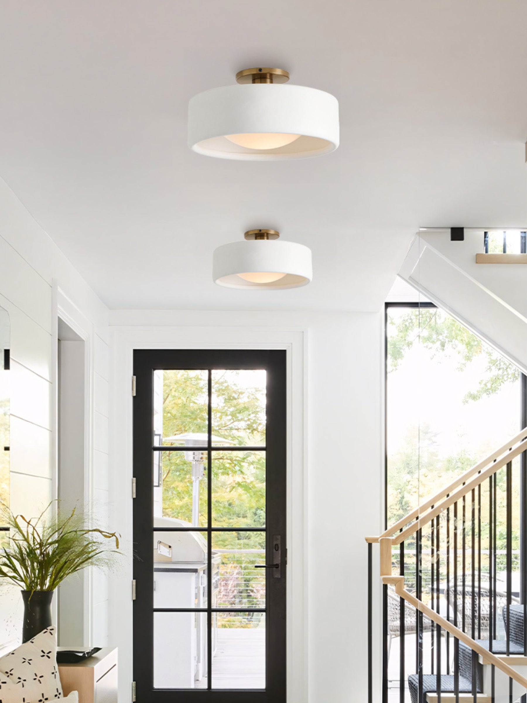 Nowoczesna porcelanowa lampa sufitowa montowana na płasko