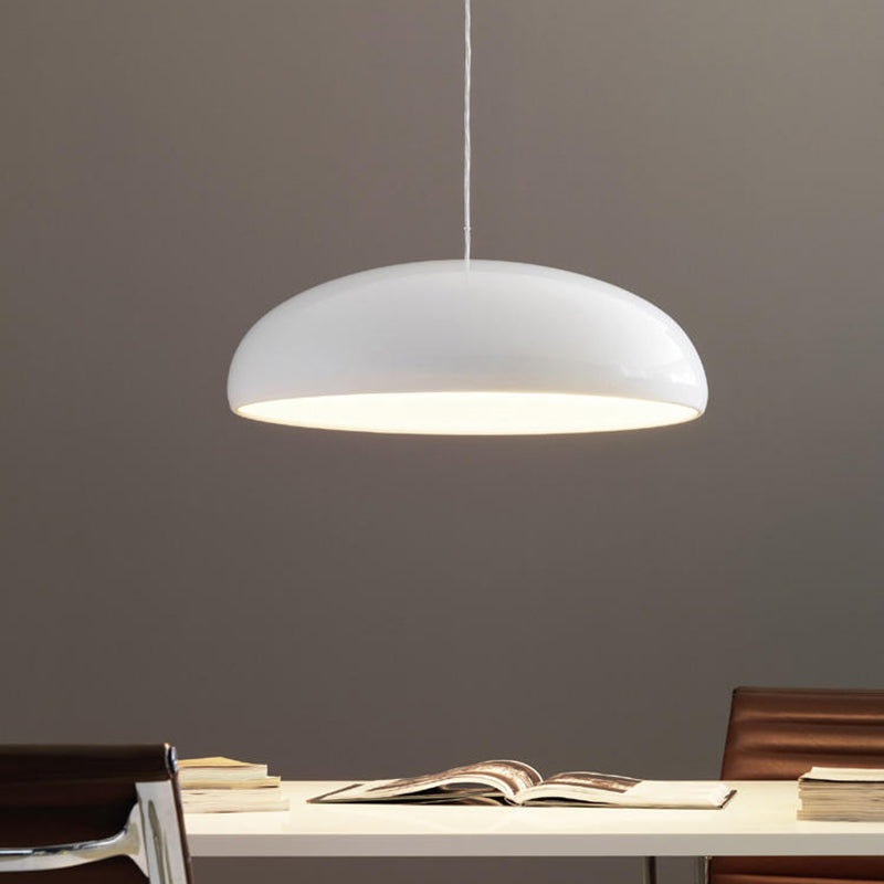 Halfronde metalen hanglamp