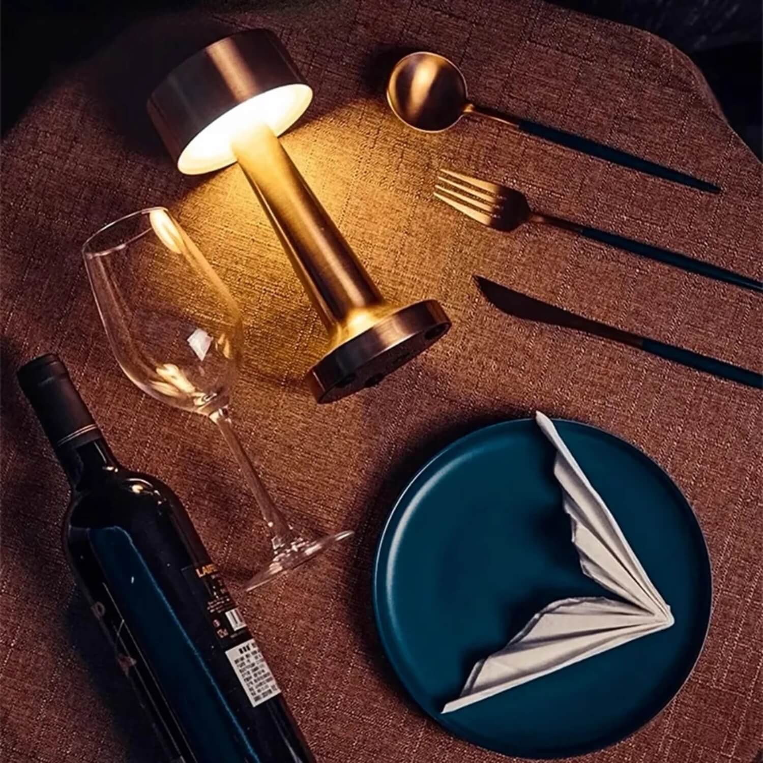 Lampa stołowa w kształcie grubej hantli w stylu retro